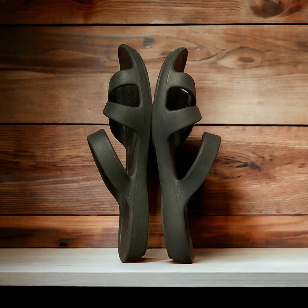 🐊CROCS Kelli Iconic Black Comfort Sandals! - Picture 6 of 8